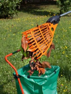 Magic Fly® Leaf Rake -Garden Supplies Sales 3 4 crop 8611047 05V tif
