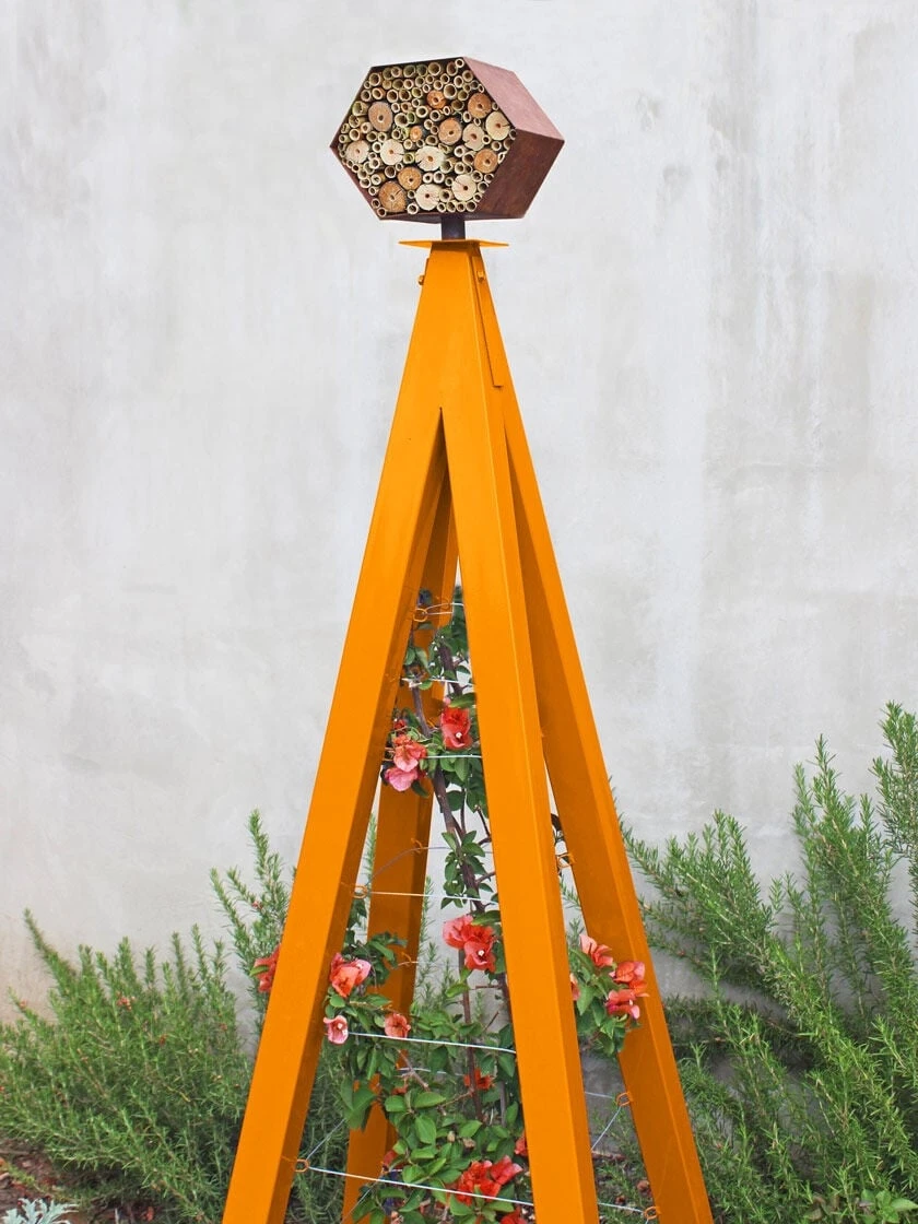 Bee Bungalow + Akoris Garden Tuteur Jr. 6 Bee Bungalow + Akoris Garden Tuteur Jr. - Image 4