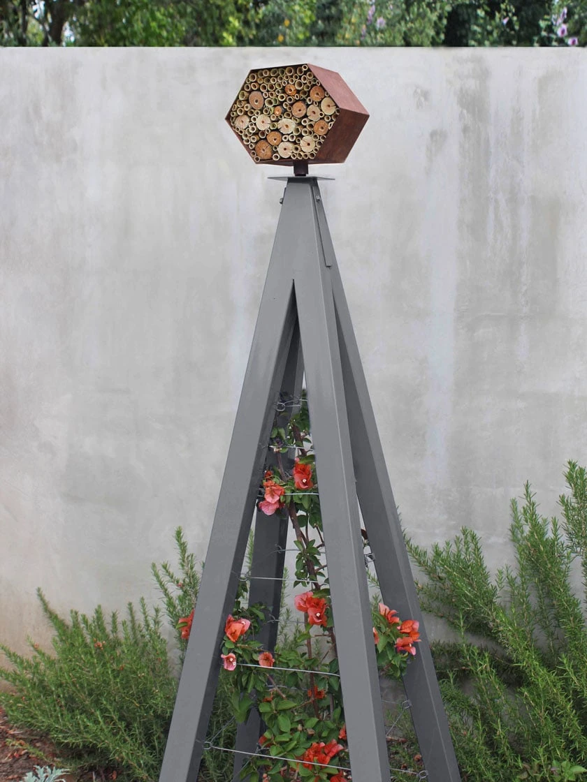 Bee Bungalow + Akoris Garden Tuteur Jr. 5 Bee Bungalow + Akoris Garden Tuteur Jr. - Image 3